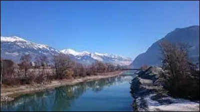 Quels sont dans l'ordre les pays dans lesquels coule le Rhône ?