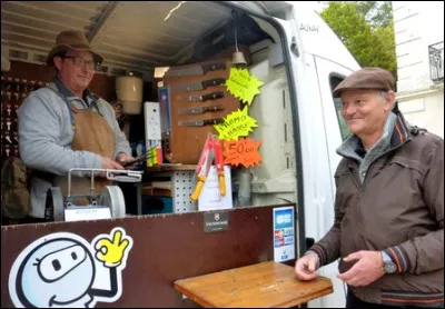 J'ai apporté mes vieux couteaux et mon sécateur qui coupent mal chez...