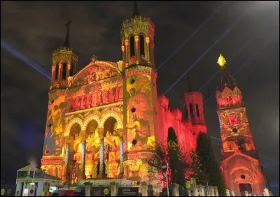 Une question encore sur la Fête des Lumières de Lyon : À l'origine les lyonnais se rendaient à Fourvière pour prier afin que leur ville soit épargnée par une grande épidémie qui gagnait la France en 1643. Quelle était-elle ?