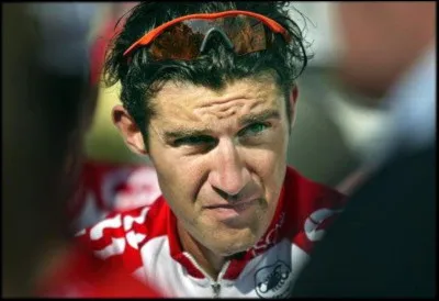 Lors de quelle décennie Andrea Peron a-t-il pris sa retraite professionnelle ?