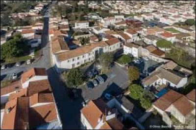 La ville de Lagord est située dans le département...