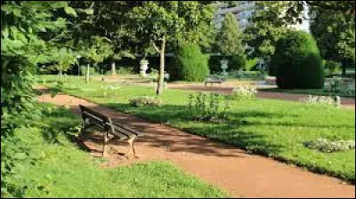 Quelle lettre faut-il enlever pour obtenir l'arme de Robin ?