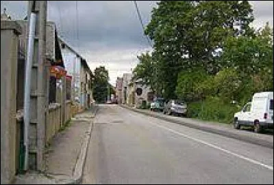 Nous sommes sur la route Napoléon, à Saint-Théoffrey. Village Isérois, il se situe en région ...