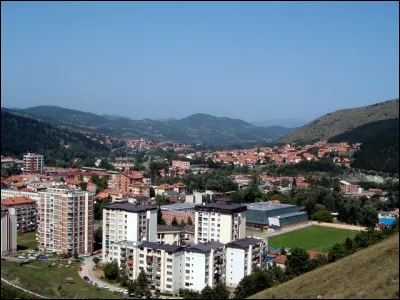 La ville de Raka est située...
