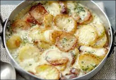 La truffade est un plat typique d'Auvergne. Composée de pommes de terre, quel fromage l'accompagne ?