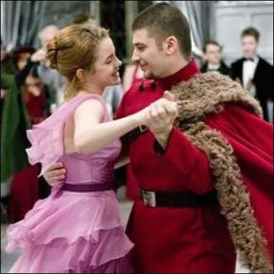 Avec qui Neville Londubat va-t-il au bal ?