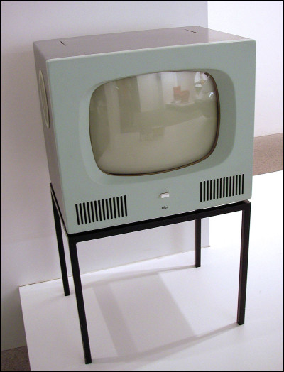Lors de quelle décennie la télévision a-t-elle été inventée ?