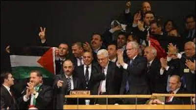 Ce 29 septembre, un peu plus de dix ans après l'échec du sommet de Taba, lAssemblée générale de l'ONU adopte, par 138 voix pour (avec 9 contre et 41 absentions), une résolution par laquelle elle accorde à la Palestine le statut dÉtat non membre observateur auprès de lOrganisation des Nations Unies : c'était en ...