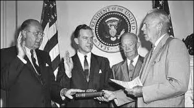 Ce 29 juillet, la NASA est créée pour réaliser les projets d'astronautique civile aux États-Unis, afin de rattraper l'avance prise par l'Union soviétique : c'était en ...