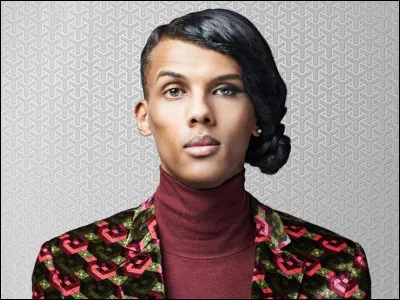 Le nom de ce chanteur est...