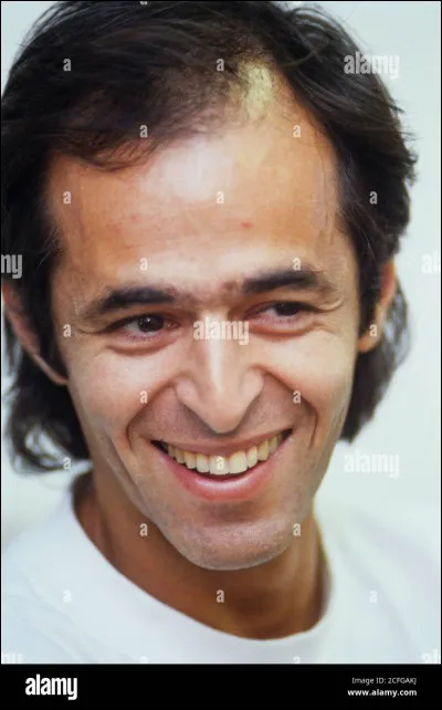 Le nom de ce chanteur est...