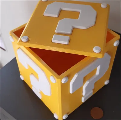 Je suis la première femme humaine, dans la mythologie grecque. Je suis la femme d'Epiméthée. Poussée par la curiosité, j'ai ouvert une boîte. Je n'aurais pas dû... Elle renfermait tous les pires maux. Qui suis-je ?