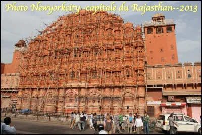 Quelle est cette ville en J, capitale de l'État indien du Rajasthan, surnommée la"Ville Rose" ?