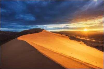 Je suis la plus méridionale des Républiques russes, entre Caucase et mer Caspienne et à la frontière avec l'Azerbaïdjan et la Géorgie. Connue pour mon islam radical, je suis toutefois restée fidèle à la Russie malgré les tentatives de déstabilisation menées par les indépendantistes de la Tchétchénie voisine. Ma capitale et principale ville est Makhatchkala.