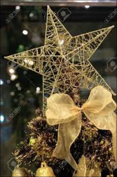 Quel est cet objet que l'on met au sommet du sapin ?