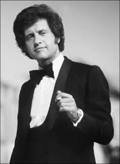 Comment se nomme le café qu'il évoque dans sa chanson ?