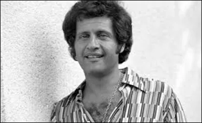 Quels personnages évoque-t-il dans l'une de ses chansons ?