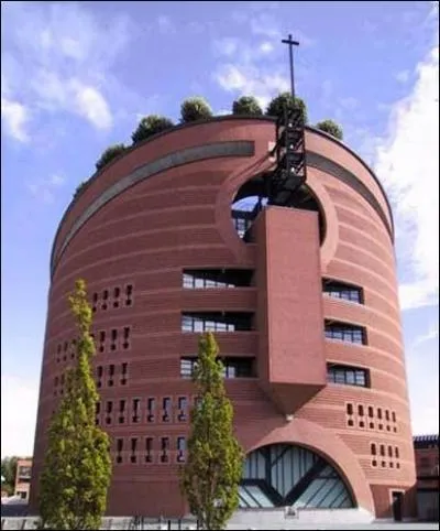 Quelle est la cathdrale la plus rcente de France ? (inaugure en 1995)