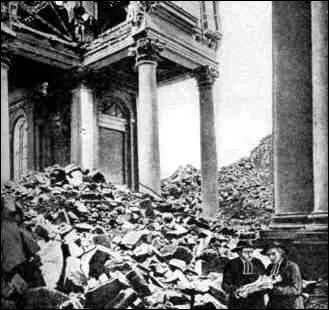 Lors de quelle guerre la cathdrale d'Arras fut-elle particulirement endommage ?