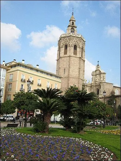 Quelle cathdrale conserve dans ses murs le coeur de Pie VI, mort dans la ville en 1799 ?