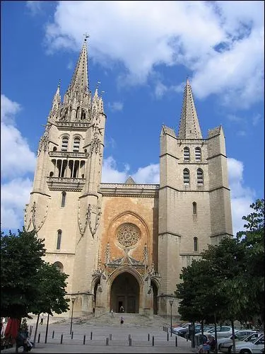 Quelle cathdrale conserve le battant de la 'Non-Pareille', la plus grosse cloche de la chrtient  l'poque de sa mise en place ?