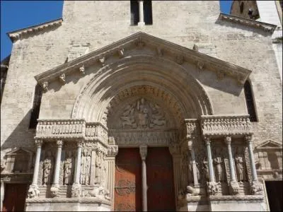 Quelle est la cathdrale la plus ancienne de France ?