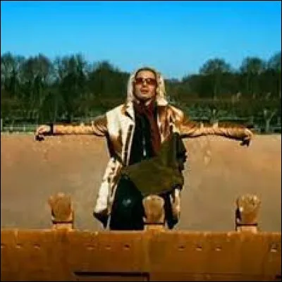 Quelle 'liberté' chante-t-il dans sa chanson ?