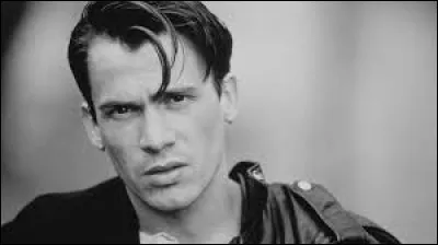 Comment sont 'les murs' d'après sa chanson ?