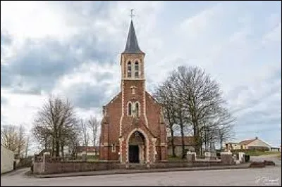 Village inclus dans le parc naturel régional des Caps et Marais d'Opale, Halinghen se situe dans le département ...