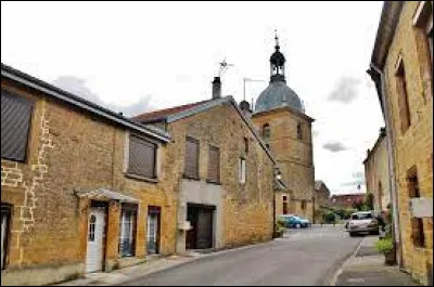 Je vous emmène maintenant à Hannogne-Saint-Martin. Village de l'aire d'attraction Carolomacérienne, il se situe en région ...
