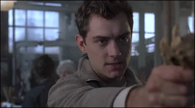 Comment s'appelle ce film de science-fiction avec Law ?