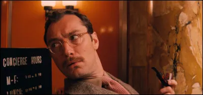 Quelle est cette comédie avec Law ?