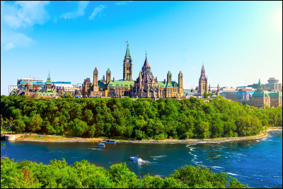 Ottawa, à l'est du sud de l'Ontario et près de la ville de Montréal, est la capitale du Canada.