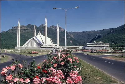 Karachi est la capitale du Pakistan et la ville la plus peuplée du pays avec une population de plus de 20 millions d'habitants.