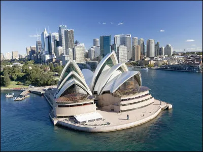 Sydney, qui était la plus ancienne et l'une des plus grandes villes d'Australie, en est également sa capitale.