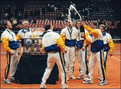 Quel pays a été présent dans 12 finales entre 1975 et 1998, remportant 7 titres, mais n'a disputé aucune finale depuis ?