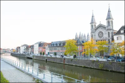 Quel est ce fleuve, long de 355 km, qui prend sa source en France près de Cambrai, traverse la Belgique où il arrose Tournai Gand et Anvers avant de se jeter en mer du Nord ?