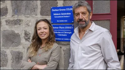 Quel médecin et acteur incarne un vétérinaire dans la série "La Doc et le Véto" ?