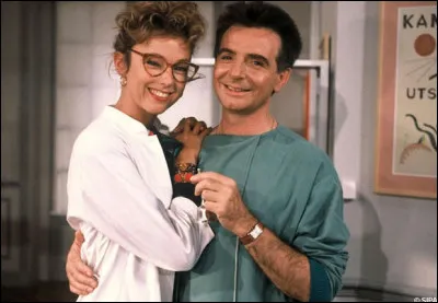 Dans quelle série Gérard Rinaldi incarnait-il un vétérinaire partageant son cabinet avec celui de son épouse, médecin ?