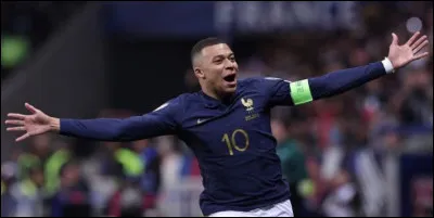Dans quel club joue Mbappé ?