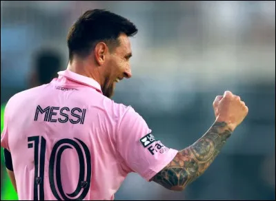 Et Messi ? Regardez bien le maillot !