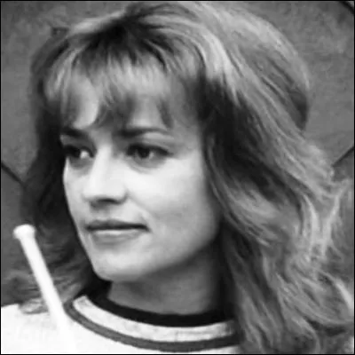 Quel cinéaste, ancien critique des "Cahiers du cinéma", a réalisé le film "Jules et Jim", avec Jeanne Moreau ?