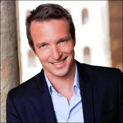 Dans quel jeu télévisé lancé en 2006 et présenté par Stéphane Rotenberg des concurrents peuvent-ils brandir un drapeau rouge pour pénaliser des adversaires ?