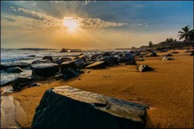 L'Afrique fut pratiquement entièrement colonisée par les nations européennes au XIXe siècle ; en 1900, quels étaient les deux seuls pays d'Afrique à être indépendants ?