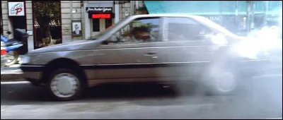 Quelle est cette auto consacrée en 1988 et qui sera la vedette d'une série de films ?