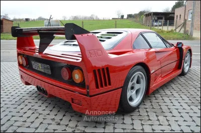 Quelle est la marque de cette voiture ?