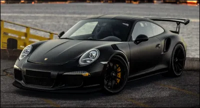 Quelle est la marque de cette voiture ?