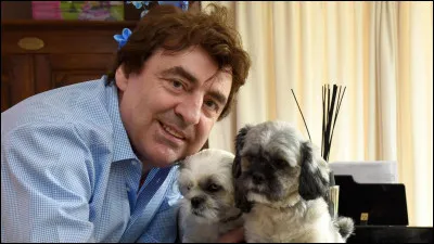 Claude avait un petit chien qui se prénomme...