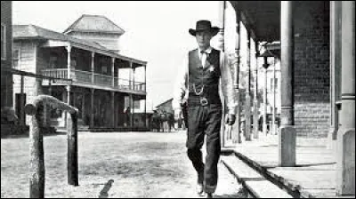 Auprès de quel acteur Grace Kelly a-t-elle joué dans "Le train sifflera trois fois" ?