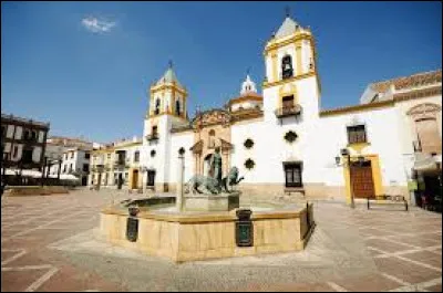 Il manque un mot dans cette expression "en baver des ronds de" :